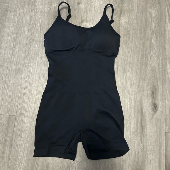 Women's Black Sport - Picture 1 of 5